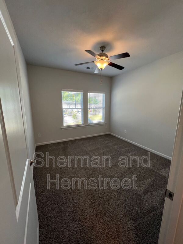 Building Photo - 5055 Mimosa Dr