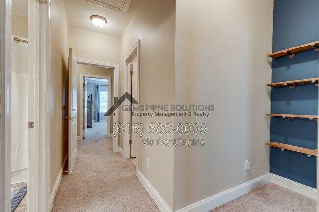 Building Photo - 1337 Moher Blvd