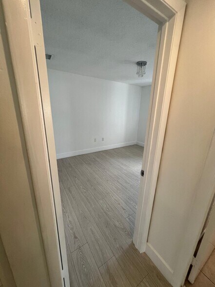 Building Photo - 1060 SW 111th Way