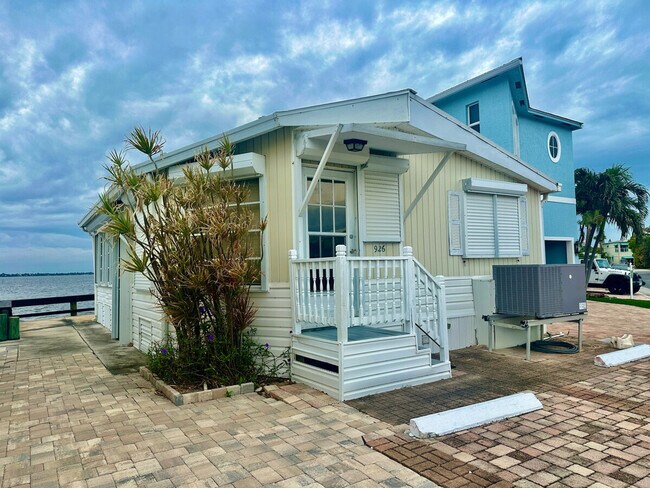 Building Photo - 10751 S Ocean Dr