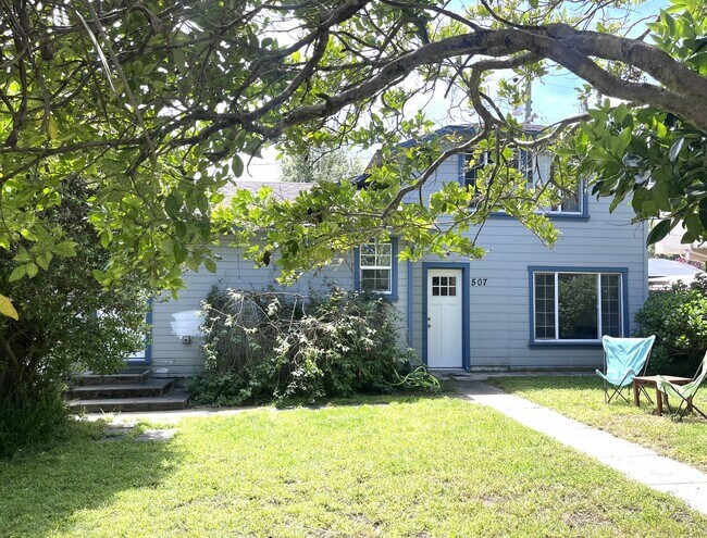 Building Photo - Fully Furnished- 2 bedroom/ 2 bathroom in Seacliff neighborhood walking distance to the beach