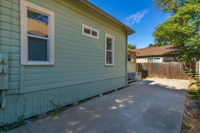 Building Photo - Chico Charmer! Close to CSUC and downtown ...