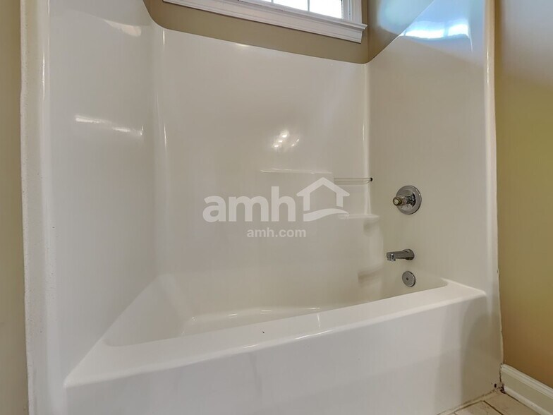 Building Photo - 1100 Secotan Pl