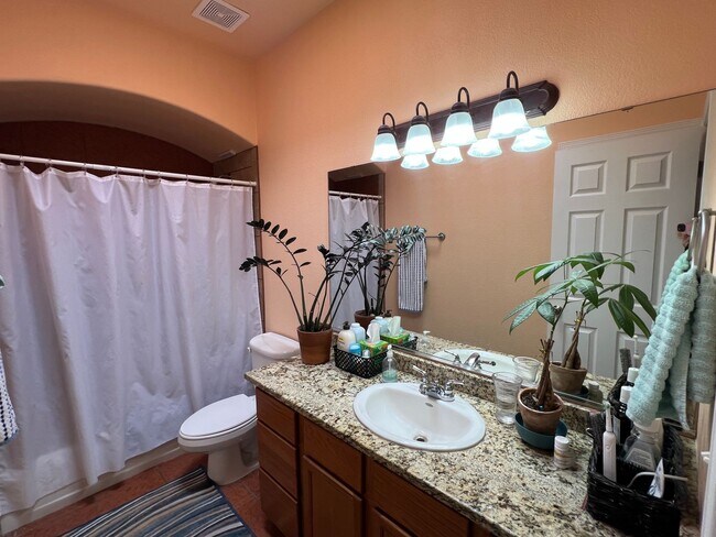 Building Photo - Exceptional Rental in Great Locale