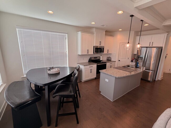Building Photo - 2221 Flying Spur Dr