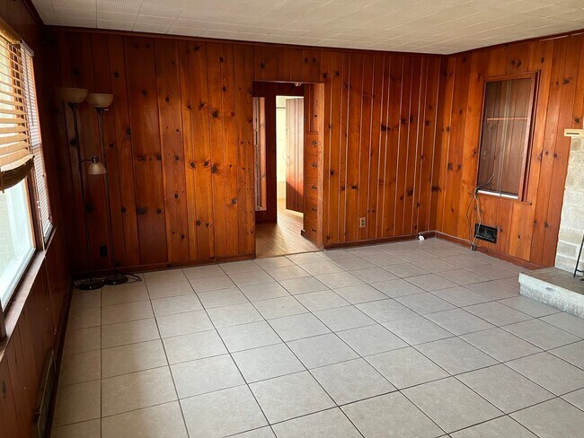 Building Photo - Pet Friendly House in Dow IL on 1 Acre