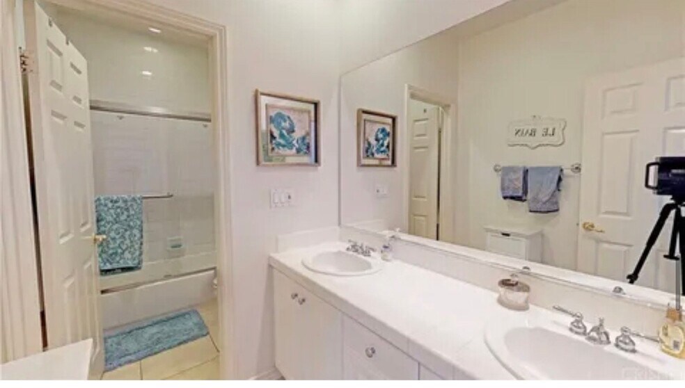 Building Photo - 26915 Augusta Pl