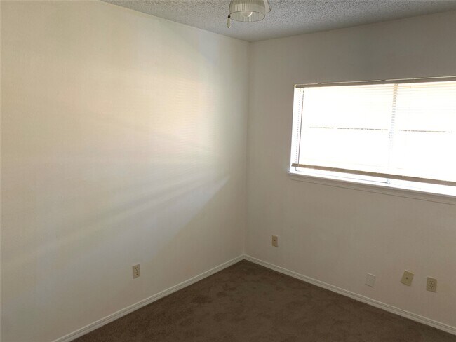 Building Photo - 21026 Settlers Valley Dr