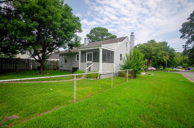 Building Photo - Gorgeous family home rental in Norfolk!