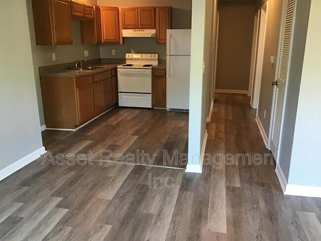 Building Photo - 2817 Colt Dr NE