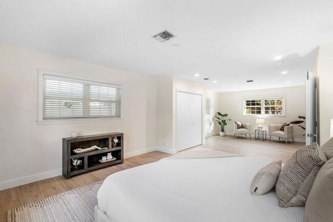 Building Photo - 518 Gardenia Terrace