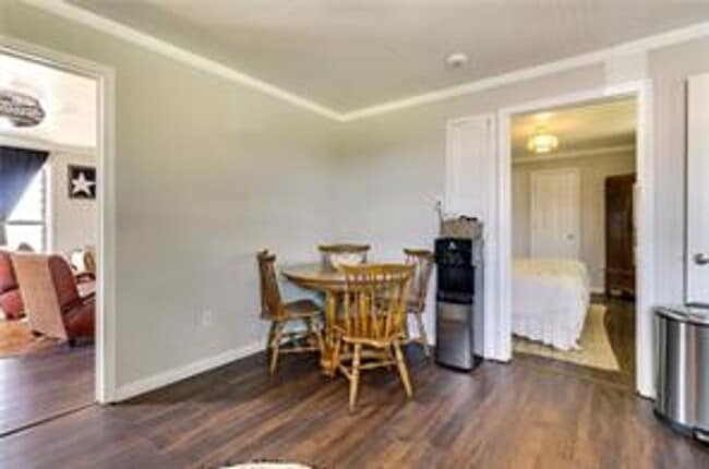 Building Photo - 3911 Southwinds Dr