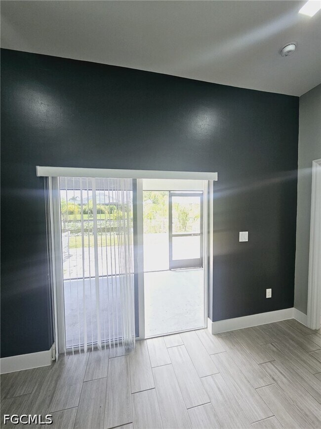 Building Photo - 606 SW 8th Pl