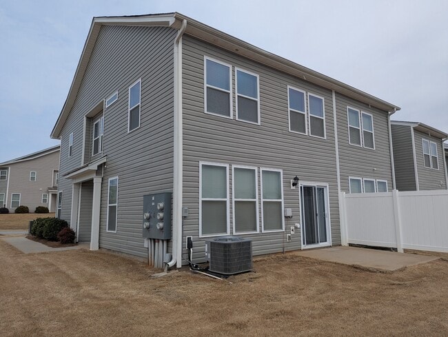 Building Photo - 2 Planters Pl