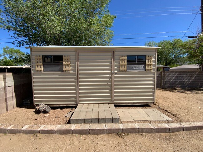 Building Photo - 3 Bedroom Single Story Home Available Near...