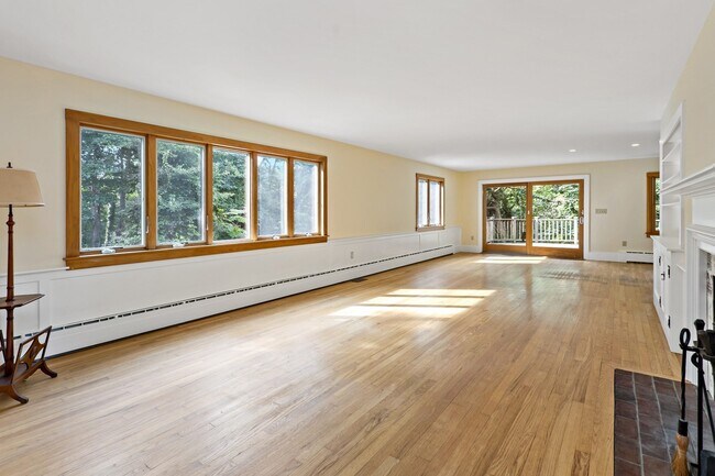 Building Photo - 1 Fern Ln