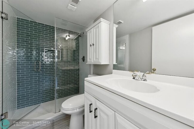 Building Photo - 2885 SW 22nd Ave