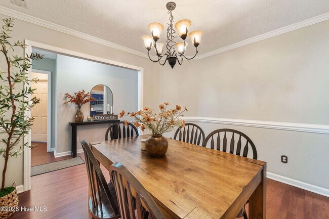 Building Photo - 3 Bedrooms AND A BONUS!! Short Term Leases considered, NO breed restrictions!