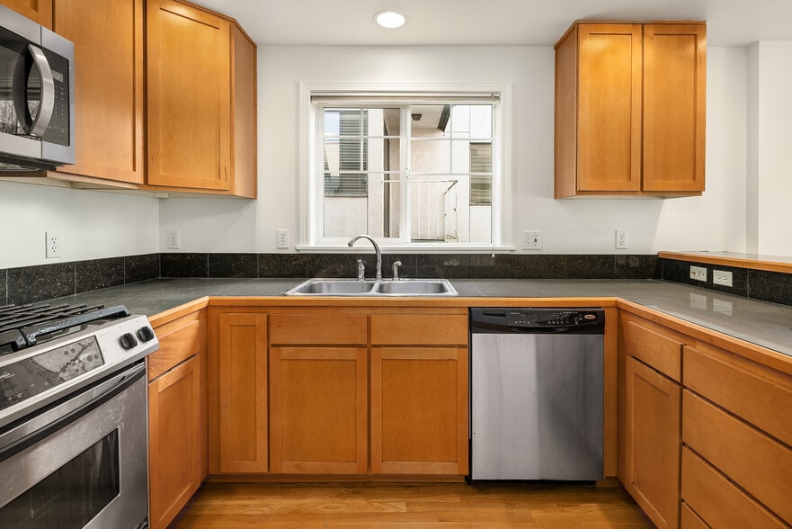 Building Photo - 11708 Greenwood Ave N