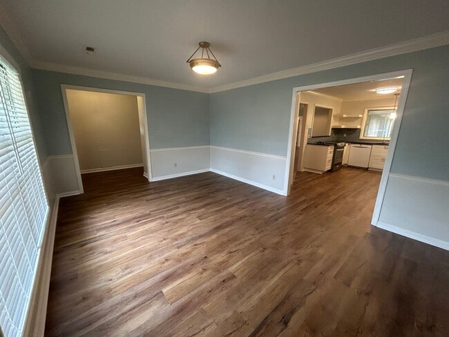 Building Photo - 4-Bedroom Gem Near Downtown Huntsville – N...
