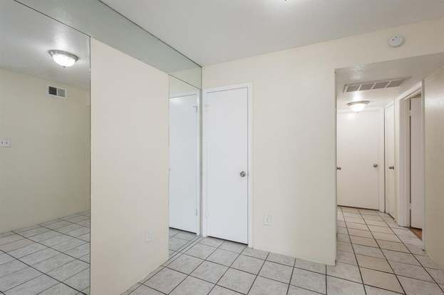 Building Photo - 3900 Woodchase Dr
