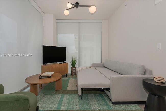 Building Photo - 11 NE 6th St