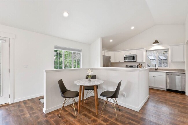 Building Photo - "Luxurious 5-Bedroom Spokane Retreat with Pool, Guest Suite, and Stunning Finishes!"