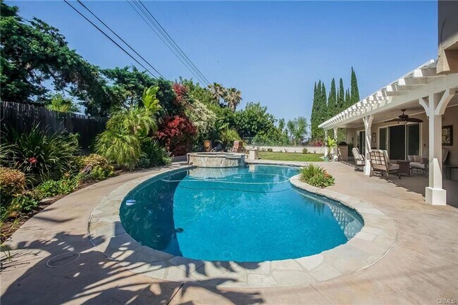 Building Photo - Charming 3-Bedroom Woodland Hills Home wit...