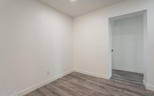 Building Photo - 5039 N 18th Ave