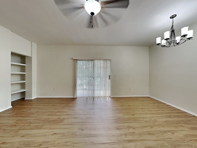 Building Photo - 114 Vista Verdi Cir