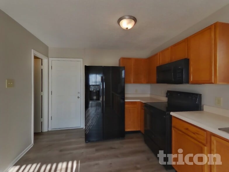 Building Photo - 7665 Mansfield Way