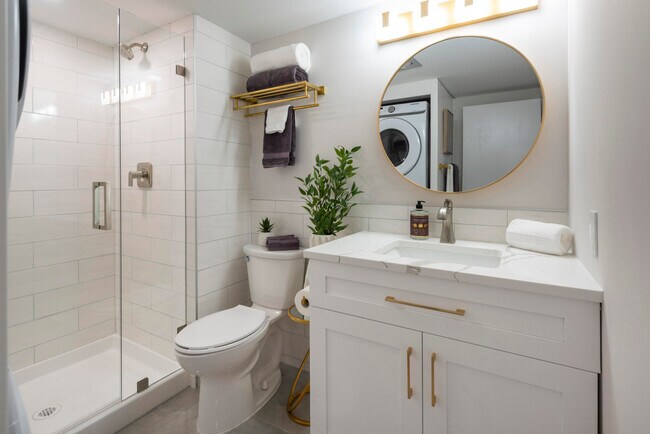 Building Photo - 7920 Eastlake Dr