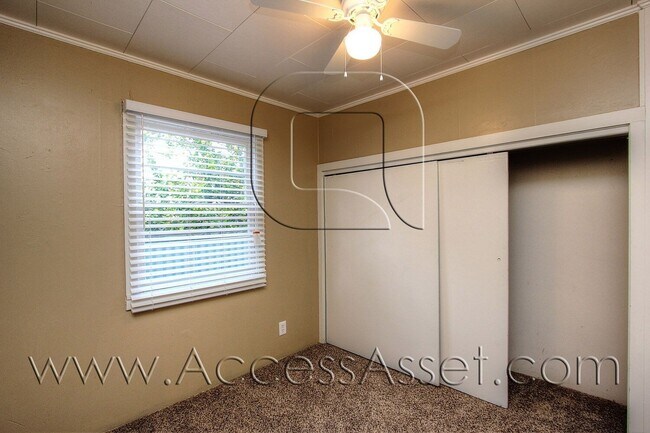 Building Photo - 33243 Gillette St