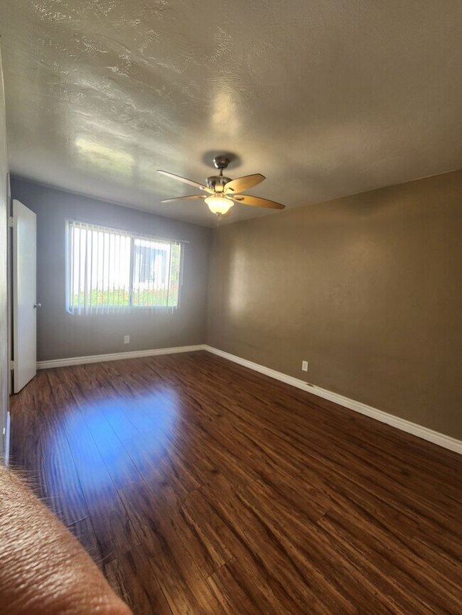 Building Photo - Spacious 2BR Duplex For Rent. Close to Sail Bay and only 6 Blocks to the Beach