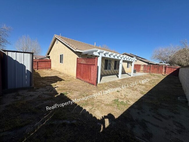 Building Photo - charming 3+2 in Lancaster