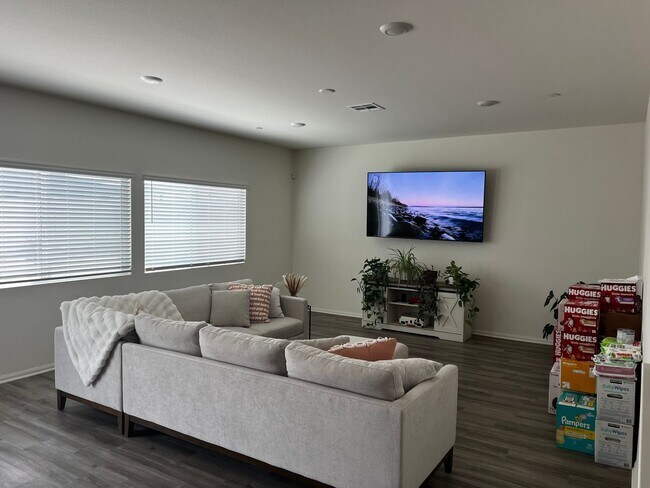 Building Photo - THIS HOME COMES WITH AN ADU