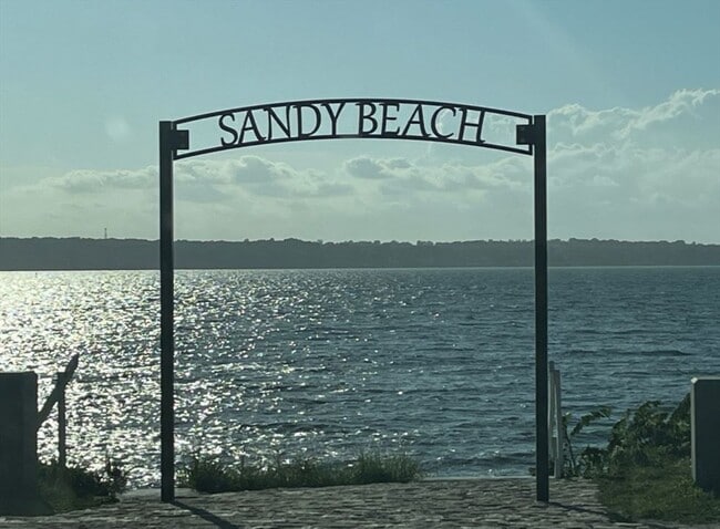 Building Photo - 44 Assonet St