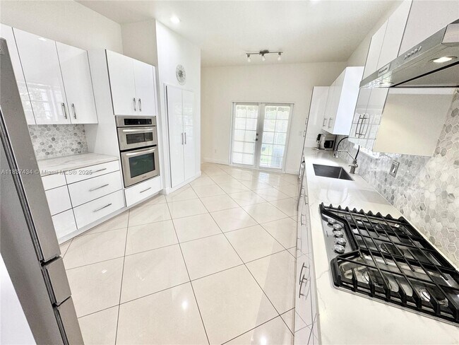 Building Photo - 5630 NW 104th Ct