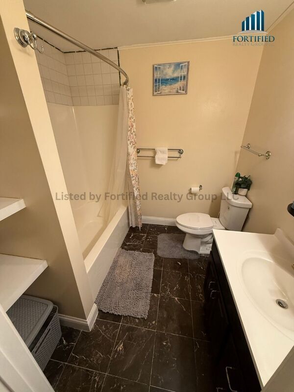 Building Photo - 1556 N Main St