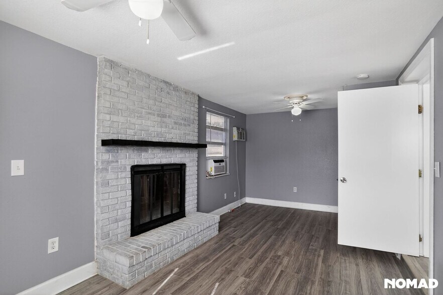 Building Photo - 441 E 5th St