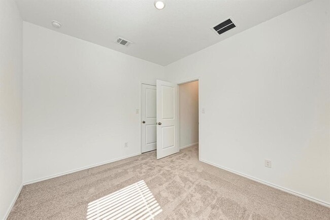 Building Photo - 611 Halfmoon Dr