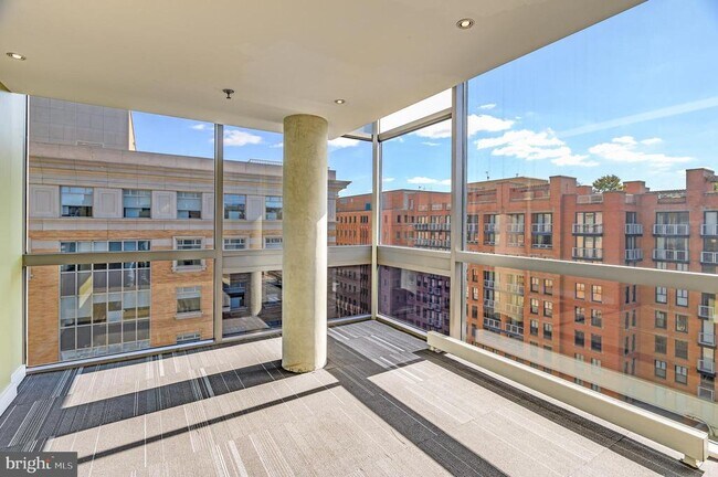 Building Photo - 675 E St NW