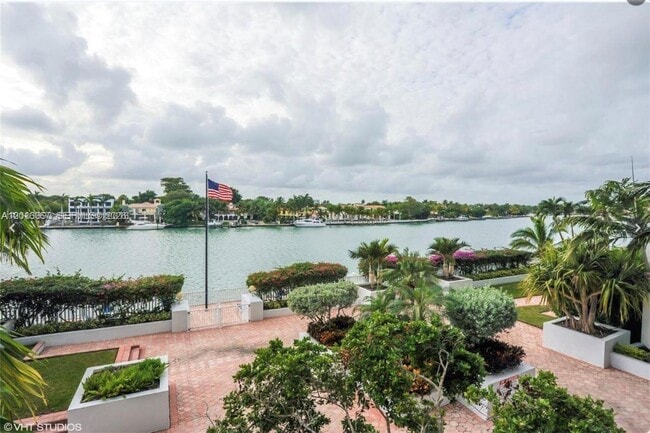 Building Photo - 5700 Collins Ave