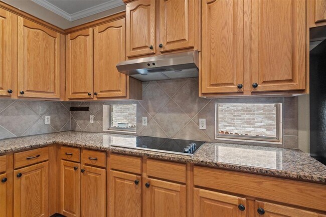 Building Photo - 9013 Sautelle Ln
