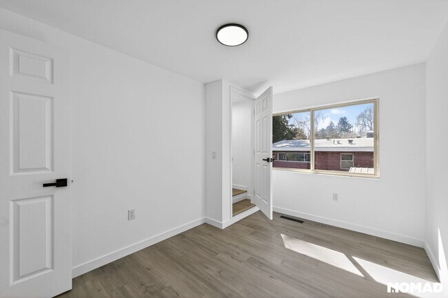 Building Photo - 6552 38th Ave NE