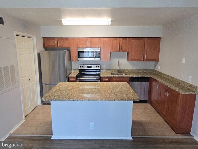 Building Photo - 3306 Wyndham Cir