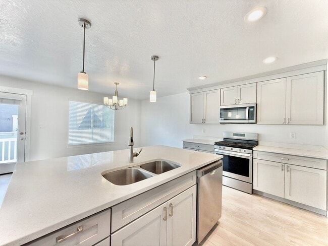 Building Photo - 3 Bed | 2.5 Bath | 2,365 sq ft above grade | Full unfinished basement | 2-car garage