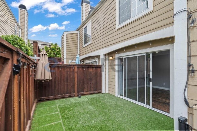 Building Photo - 5045 Hiller Ln