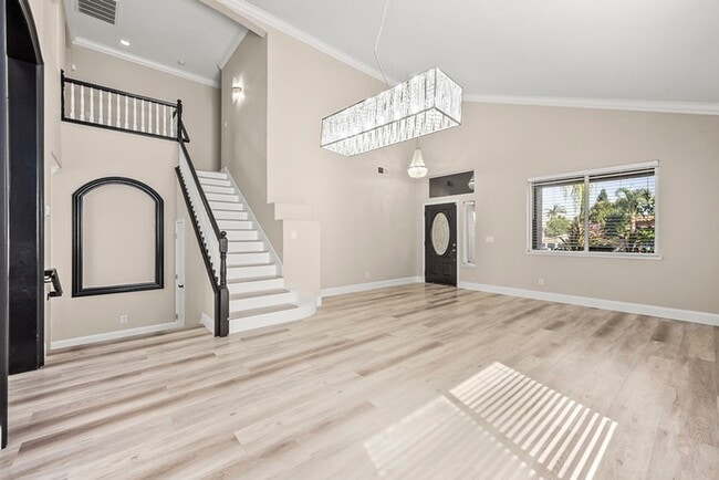 Building Photo - For rent: spacious and updated 5-bedroom, ...