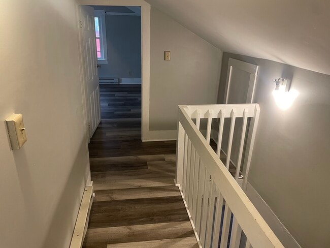 Building Photo - 633 Main St